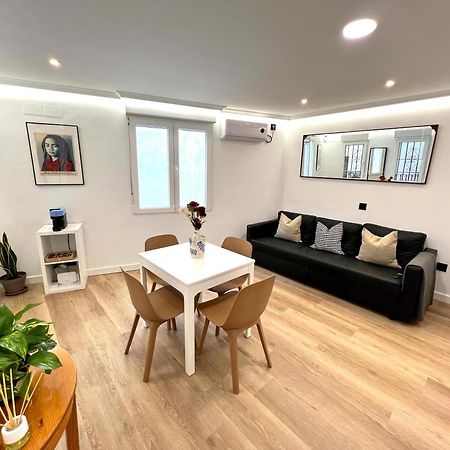 Apartment In The Heart Of Madrid-Piso En Malasana Bagian luar foto