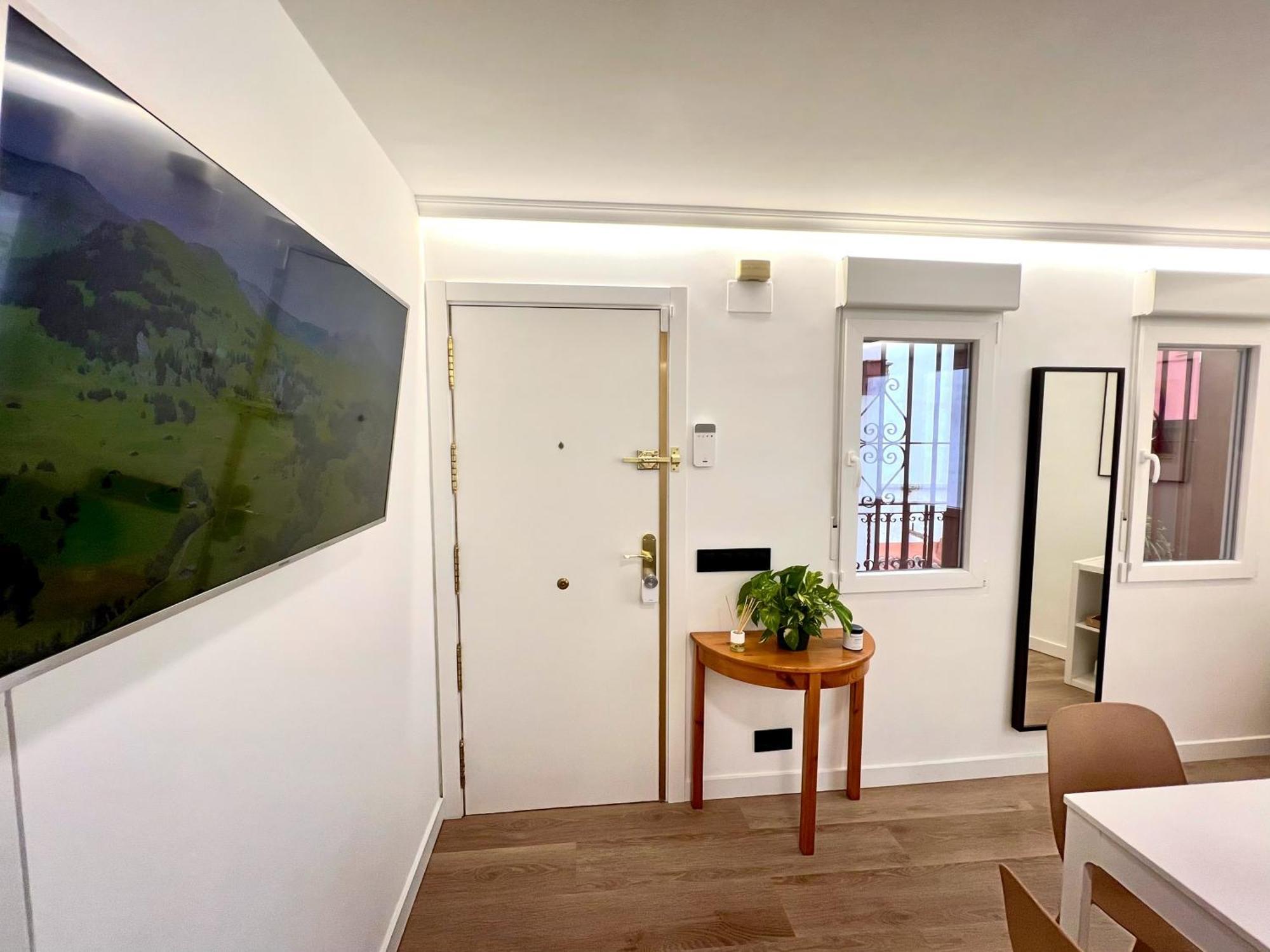 Apartment In The Heart Of Madrid-Piso En Malasana Bagian luar foto