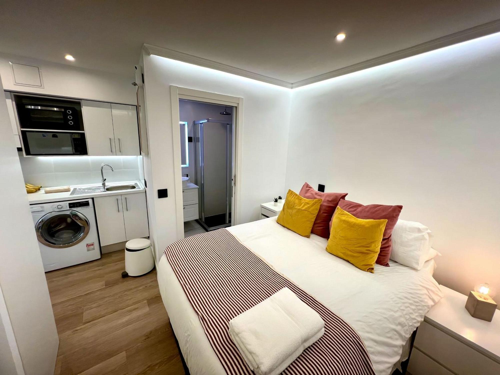 Apartment In The Heart Of Madrid-Piso En Malasana Bagian luar foto