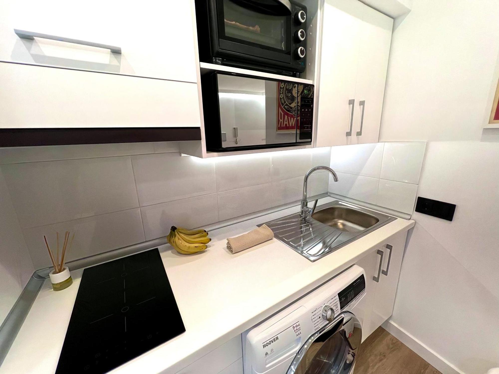 Apartment In The Heart Of Madrid-Piso En Malasana Bagian luar foto