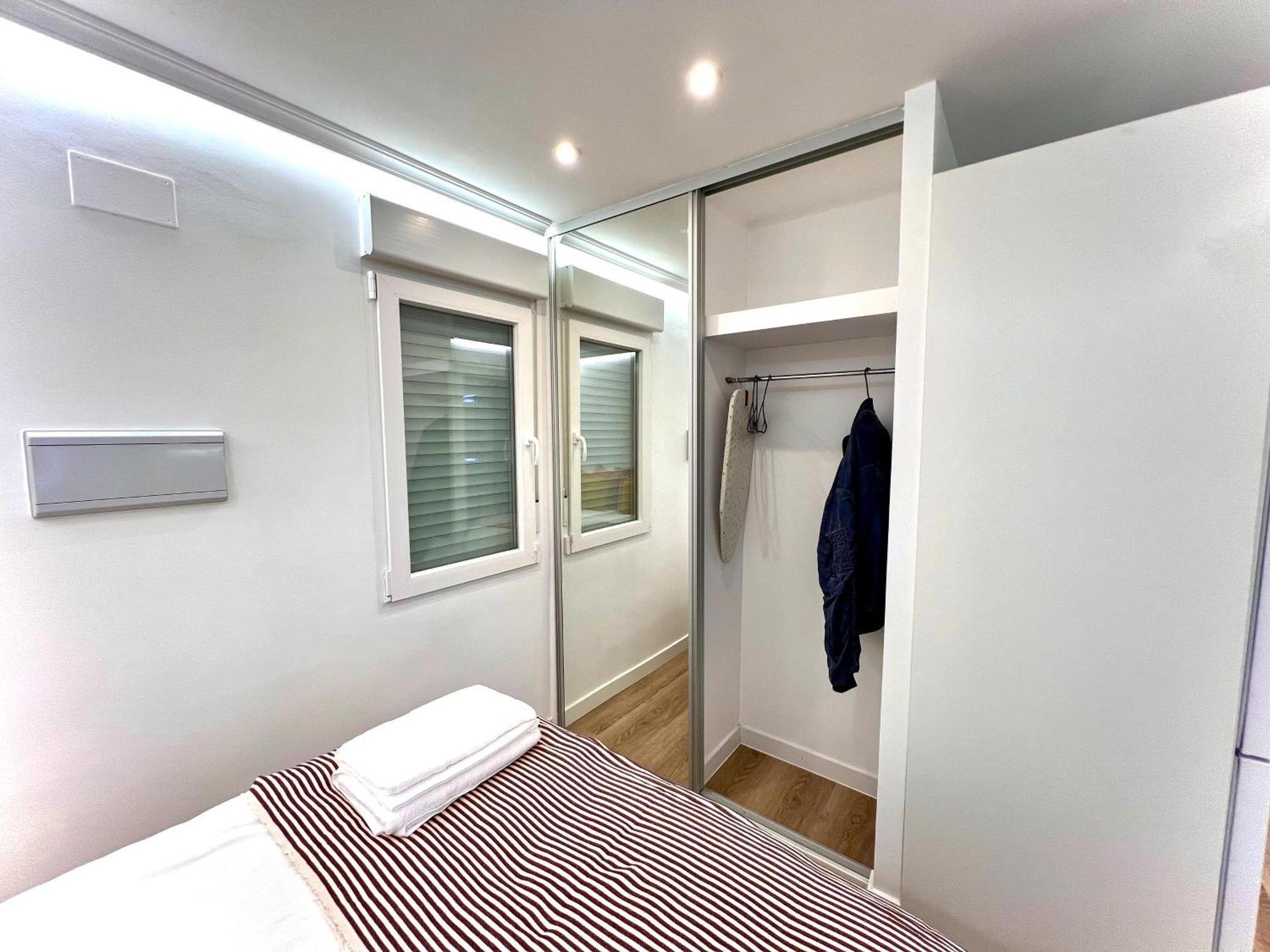 Apartment In The Heart Of Madrid-Piso En Malasana Bagian luar foto
