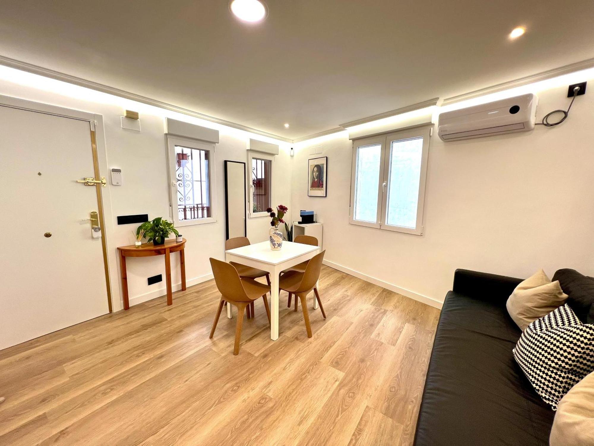 Apartment In The Heart Of Madrid-Piso En Malasana Bagian luar foto