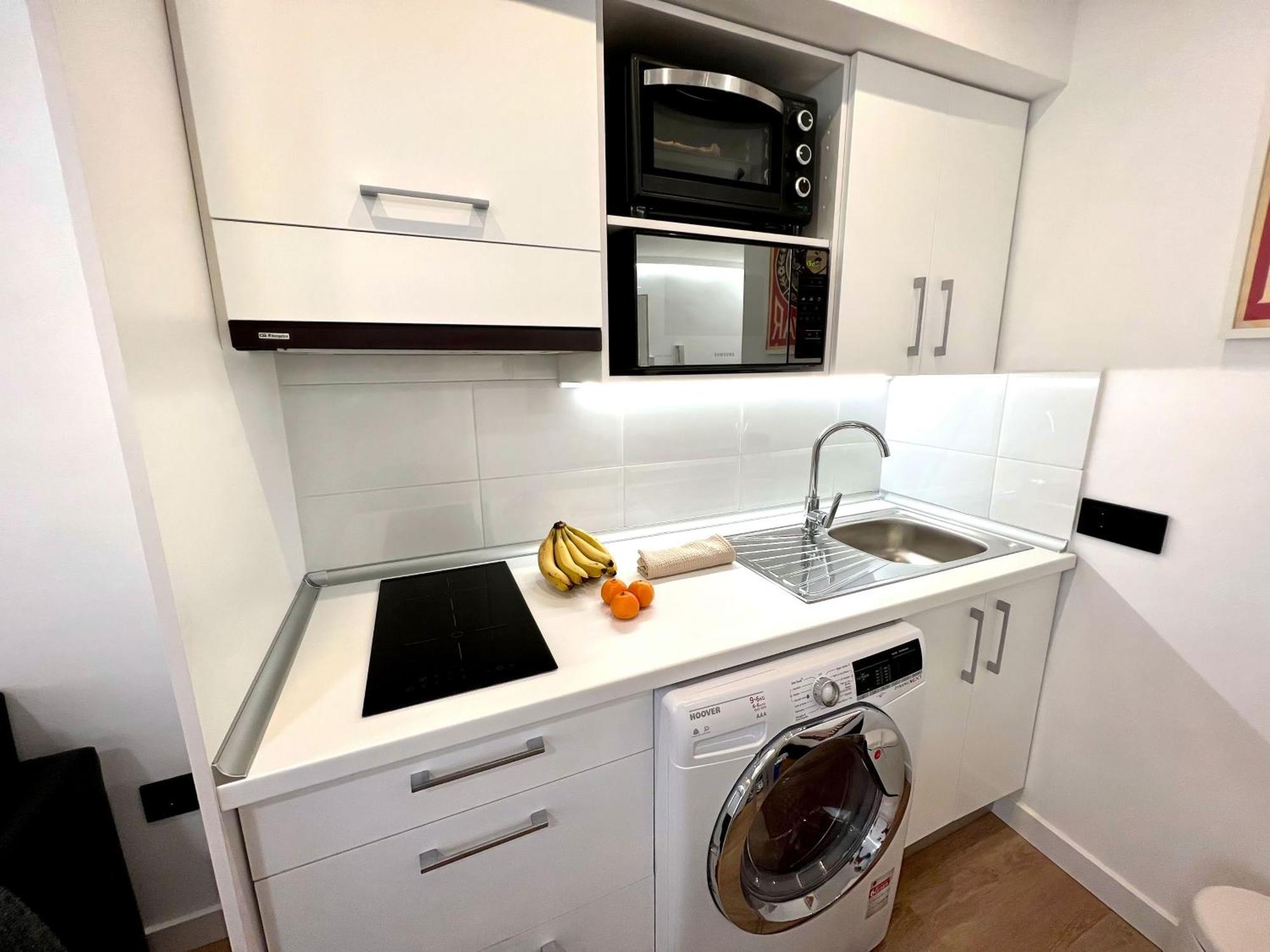 Apartment In The Heart Of Madrid-Piso En Malasana Bagian luar foto