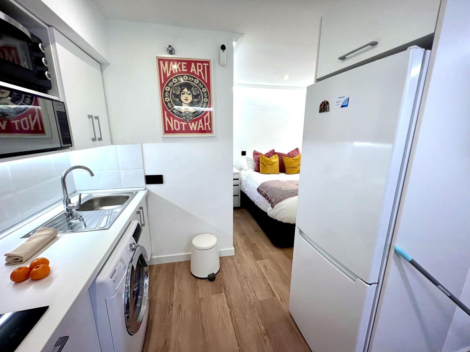Apartment In The Heart Of Madrid-Piso En Malasana Bagian luar foto