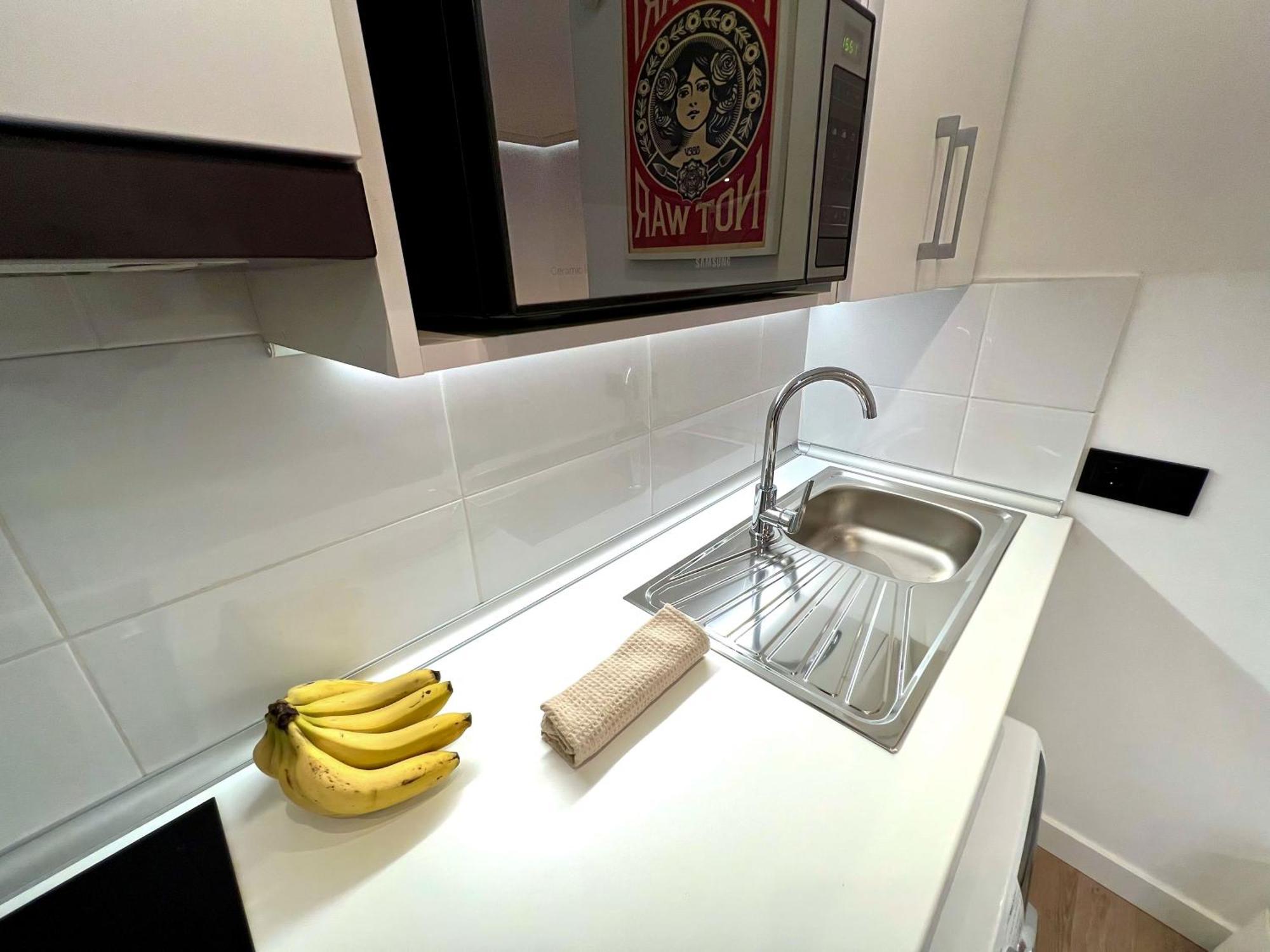 Apartment In The Heart Of Madrid-Piso En Malasana Bagian luar foto