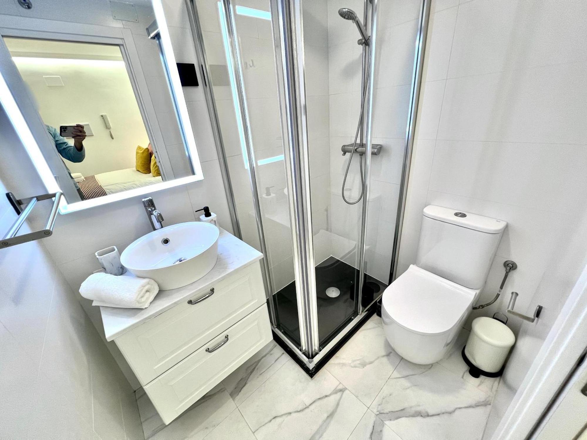 Apartment In The Heart Of Madrid-Piso En Malasana Bagian luar foto