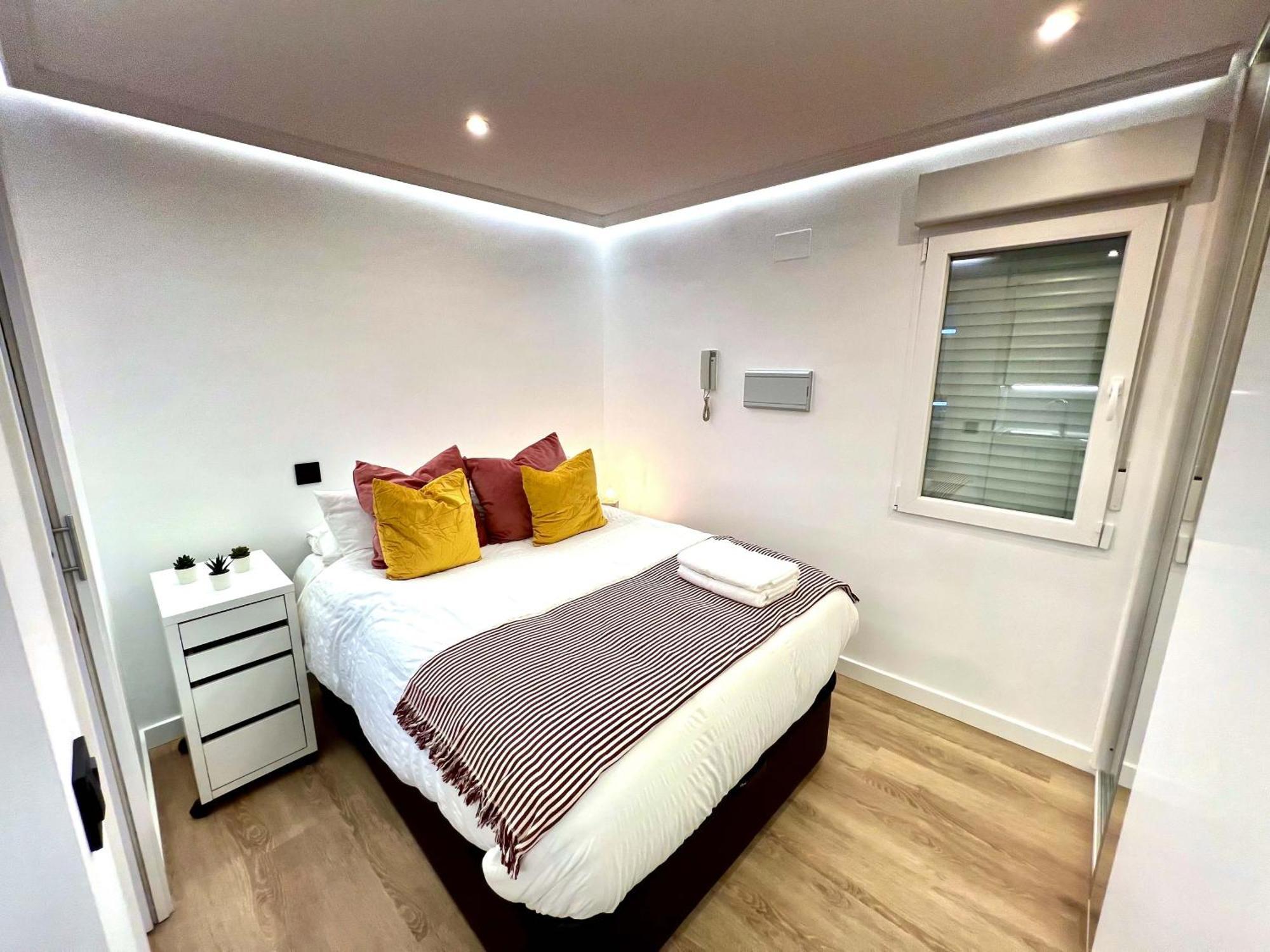 Apartment In The Heart Of Madrid-Piso En Malasana Bagian luar foto