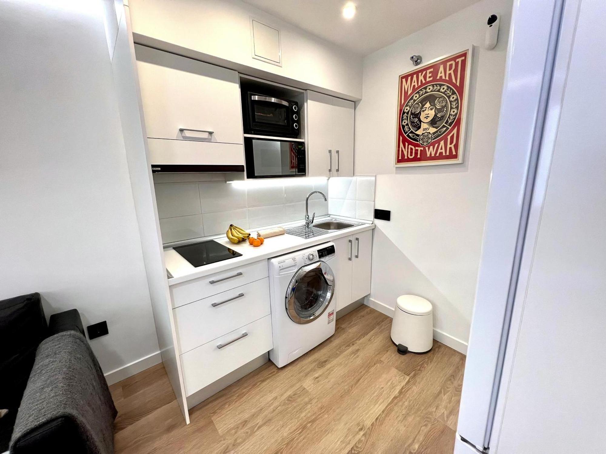 Apartment In The Heart Of Madrid-Piso En Malasana Bagian luar foto