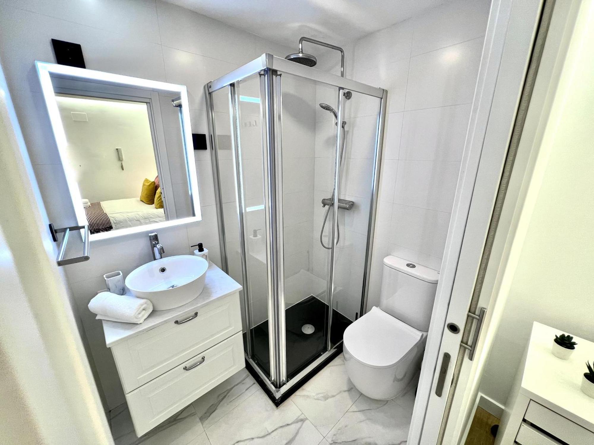 Apartment In The Heart Of Madrid-Piso En Malasana Bagian luar foto