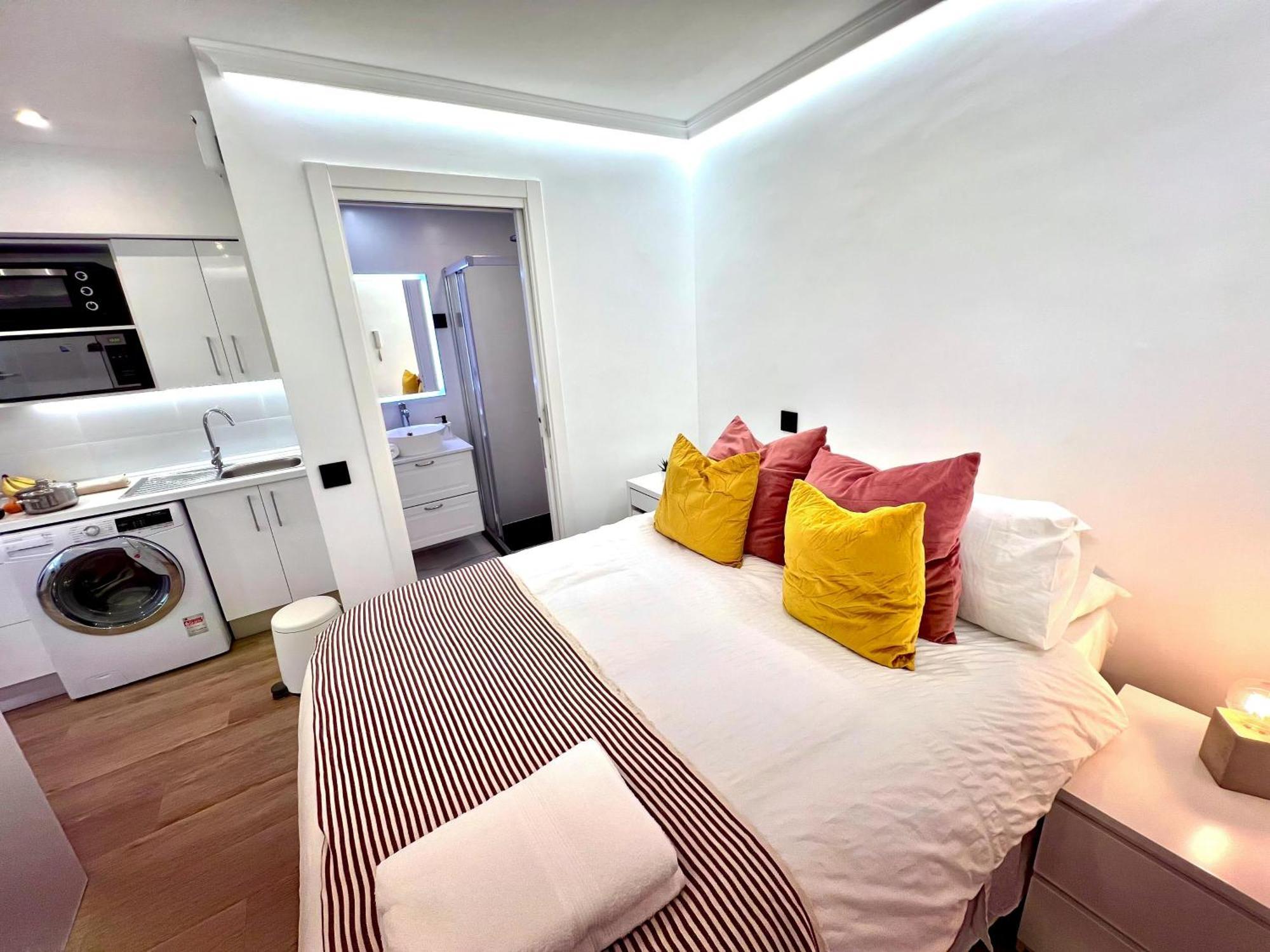 Apartment In The Heart Of Madrid-Piso En Malasana Bagian luar foto