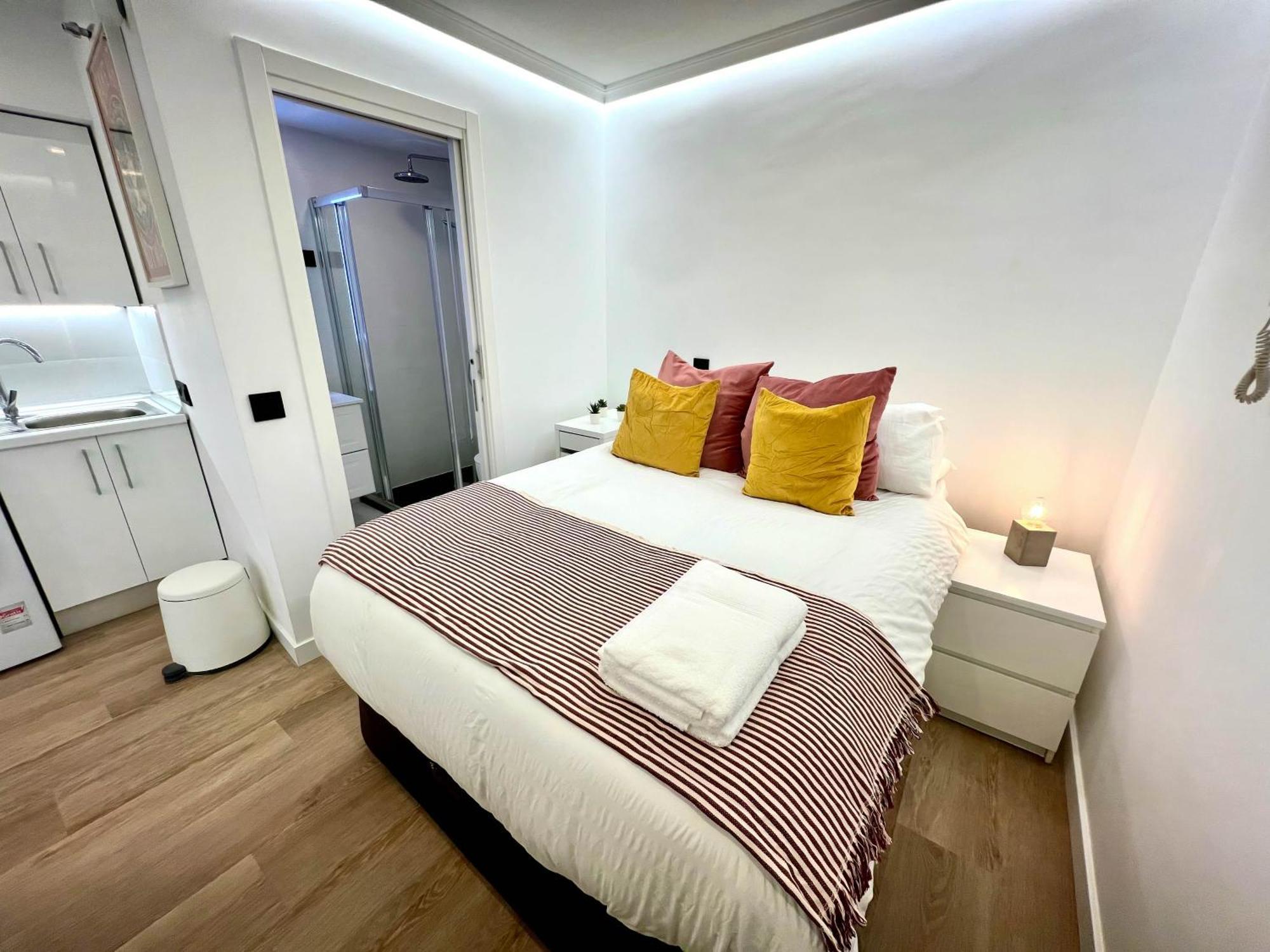 Apartment In The Heart Of Madrid-Piso En Malasana Bagian luar foto
