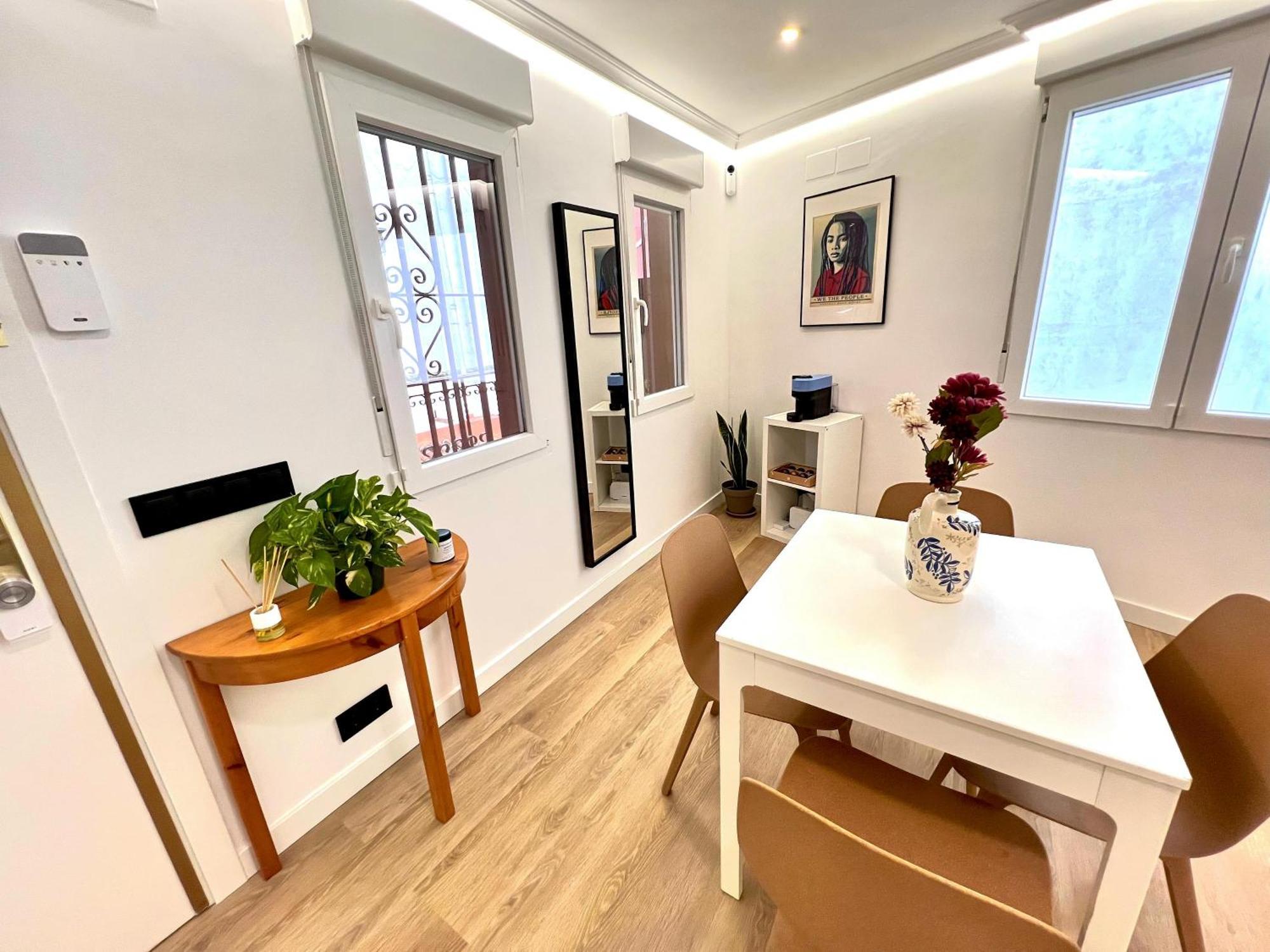 Apartment In The Heart Of Madrid-Piso En Malasana Bagian luar foto