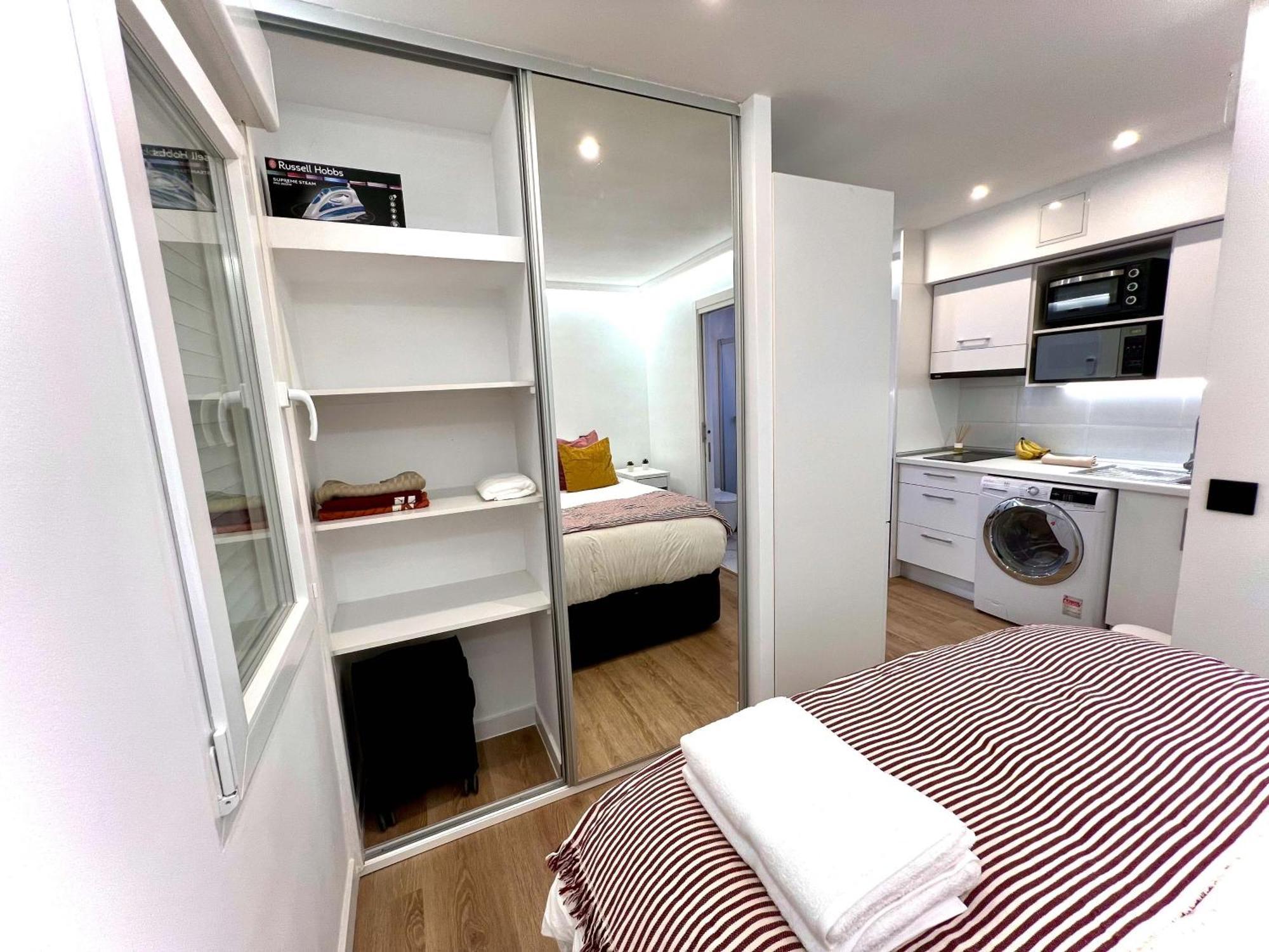 Apartment In The Heart Of Madrid-Piso En Malasana Bagian luar foto